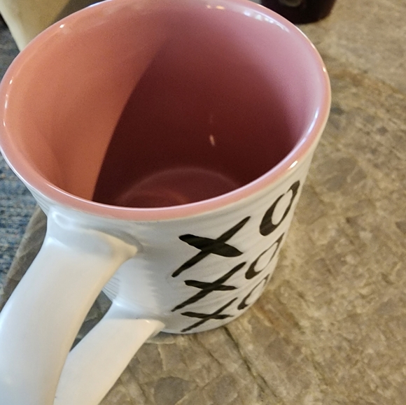 XOXO  14 oz. Mug - perfect for that special  person. Excellent shape - Picture 4 of 8